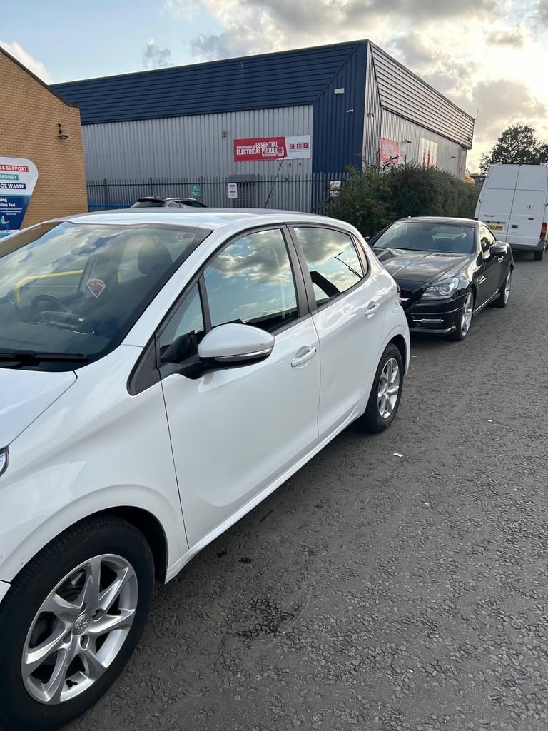 PEUGEOT 208 2016 white manual