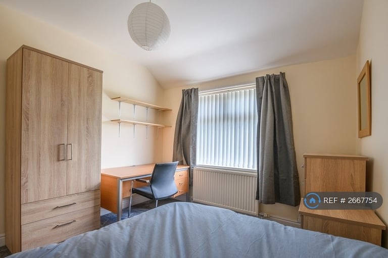 4 bedroom house in Colgate Crescent, Manchester, M14 (4 bed) (#2667754)