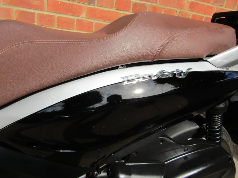 PIAGGIO BEVERLY 300cc GREAT COMMUTER VERY FAST AND RELIABLE. CHEAP TO RUN.