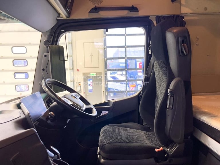 Mercedes-Benz Actros 2548 Gigaspace. 6x2 Midlift, Sliding Fifth Wheel Rear-Mount