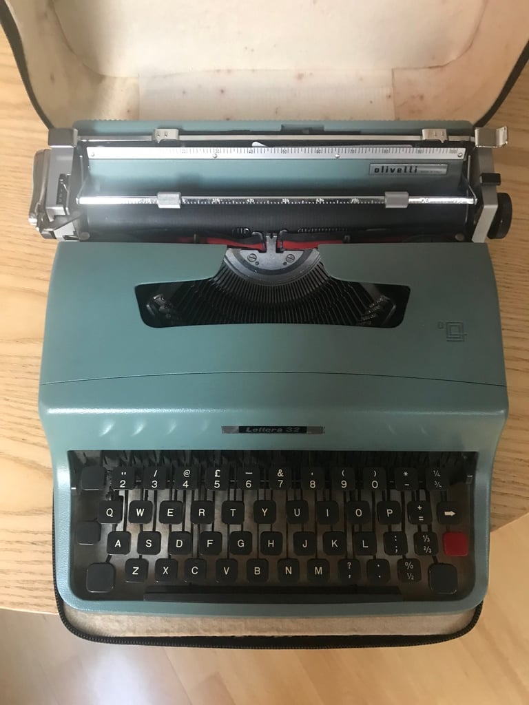Portable typewriter