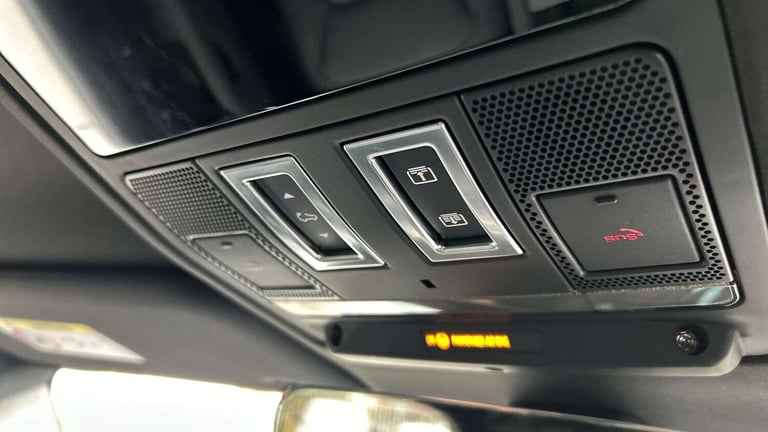  Land Rover Defender 3.0 D250 X-Dynamic SE 110 5dr Auto SUV Diesel Automatic