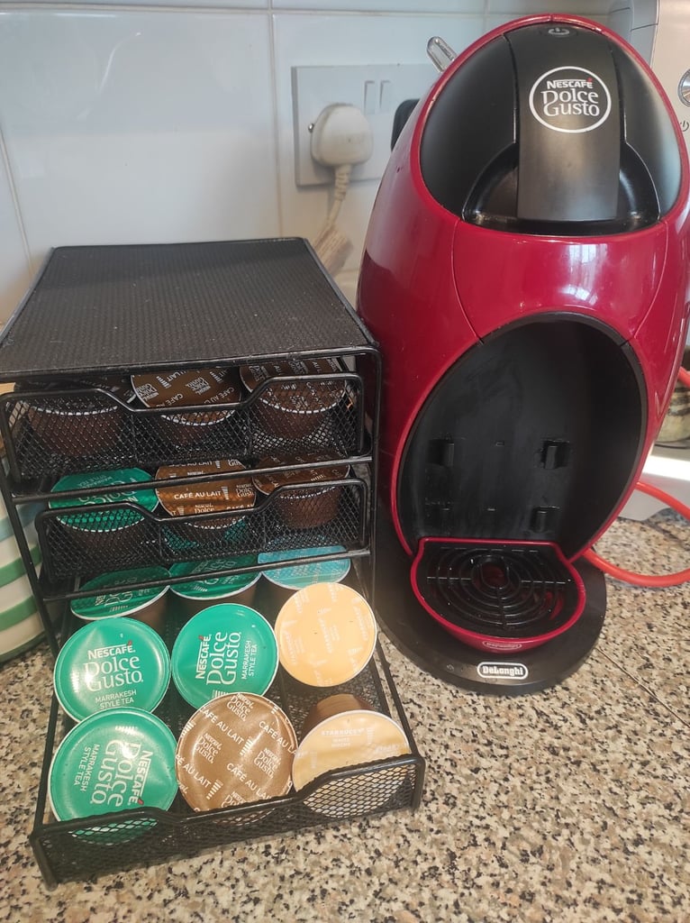 Dolce Gusto Coffee Machine incl 40 pods and pods holder 