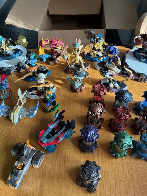 Xbox 360 Kinect Special Edition (Sold as a bundle only)