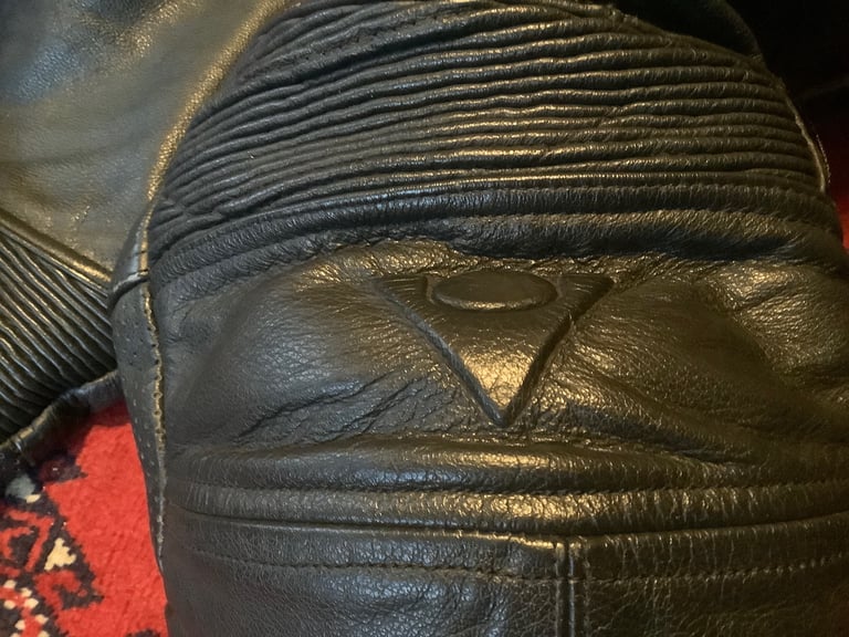 🏍️ REV’IT LEATHER MOTORCYCLE 🏍️ TROUSERS 👖 VGC (APPROX 30” WAIST) 24 SHORT LEG