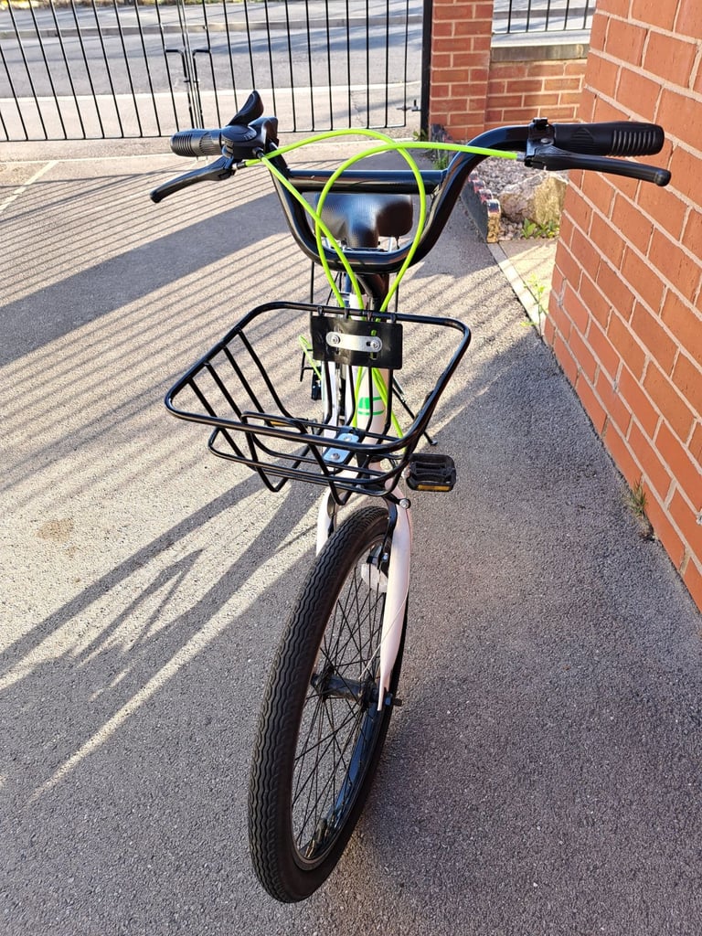 Ladies or kids small shopper bike brilliant condition ideal for birthday present 