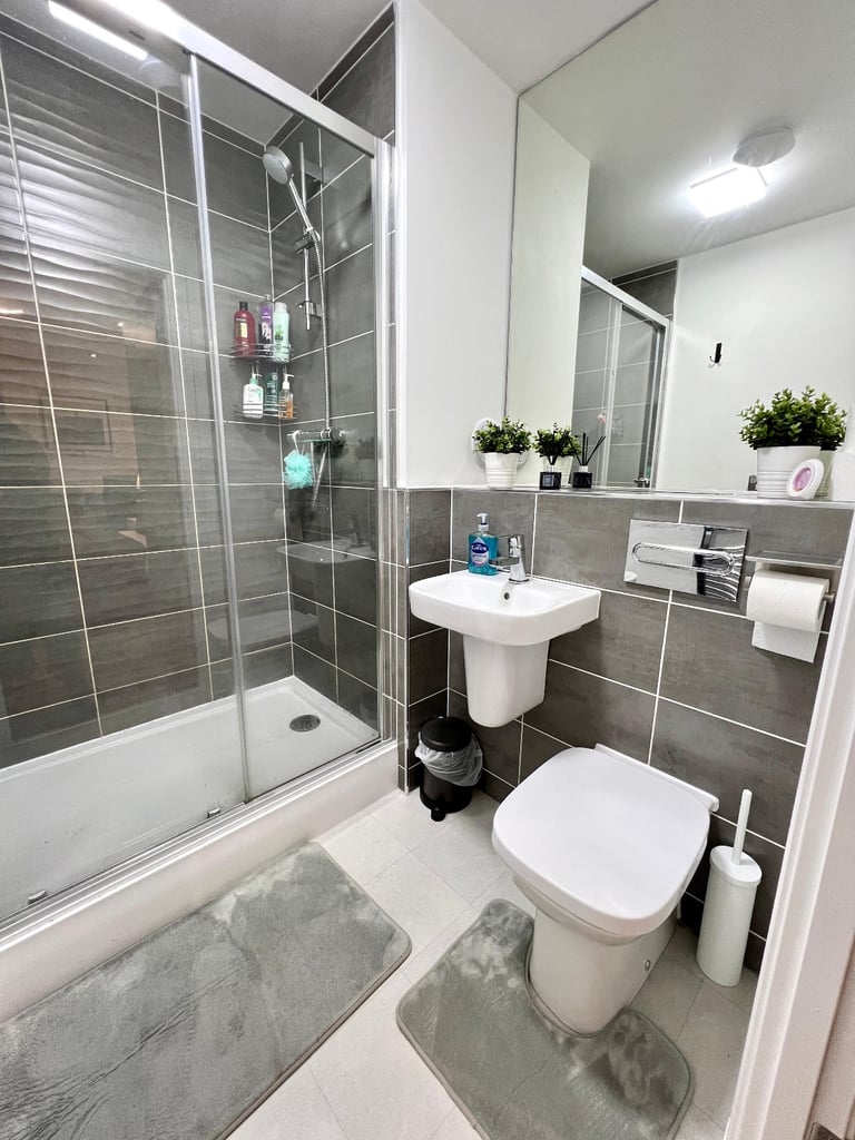 Double Room with Private Bathroom (Shared )