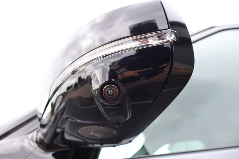 2025 Land Rover Discovery BRAND NEW COMMERCIAL DYNAMIC HSE STYLED BY SEEKER  AND REAR SEAT CONVER...