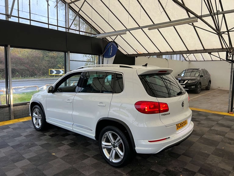 2015 Volkswagen Tiguan 2.0 Tiguan R-Line Edition TDI BlueMotion Technology 4Motion Semi-Auto 4WD ...