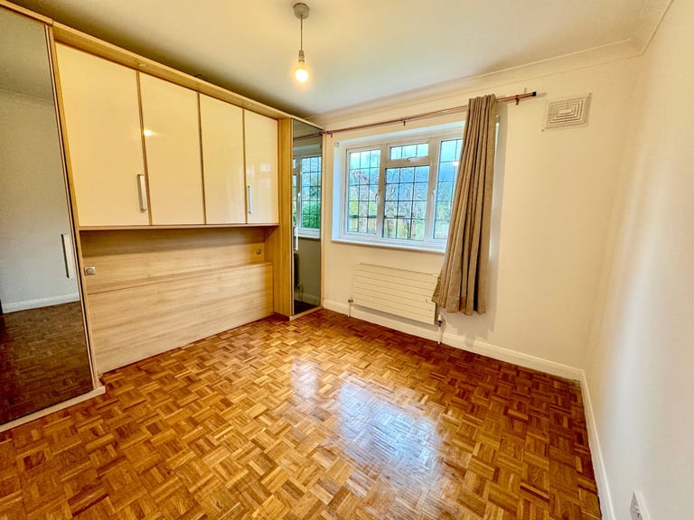 Spacious 2 Bedroom Ground floor Flat Rear Garage - Mardon , Westfield Park , Hatch End, HA5 4JQ