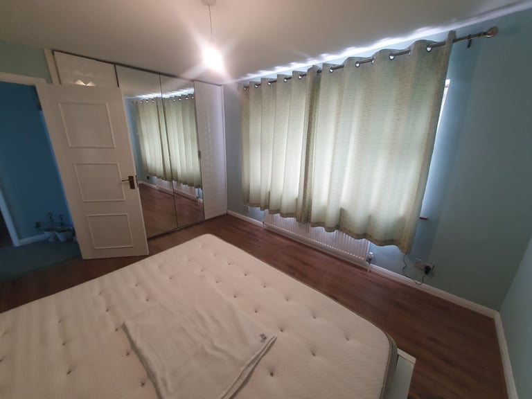 Large room with super king bed - bathroom, WC and kitchen (UB5 6JB)
