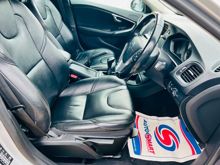 2014 Volvo V40 1.6 D2 SE Lux Hatchback 5dr Diesel Manual Euro 5 (s/s) (115 ps) HATCHBACK Diesel M...