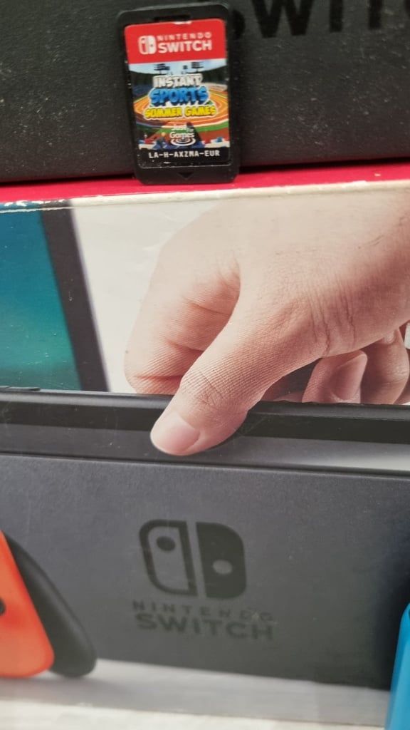 NINTENDO SWITCH MEGA BUNDLE PLUS 1 GAME (DELIVER LOCALLY)
