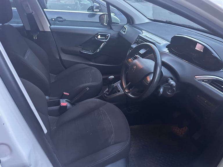 Peugeot, 208, Hatchback, 2014, Manual, 1199 (cc), 5 doors