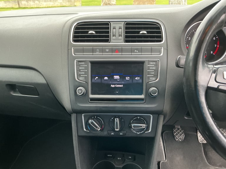 Vw Polo Match Edition 1.0 Petrol Full Mot FSH 