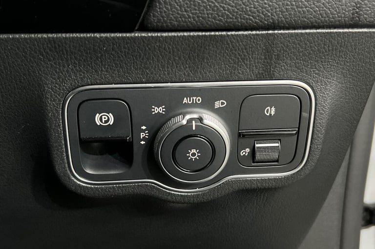 2023 23 MERCEDES-BENZ GLA CLASS 1.3 GLA250E 15.6KWH AMG LINE (PREMIUM) SUV 5DR P