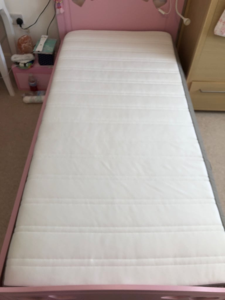 Single Bed,  pink with hearts cut out 💕
