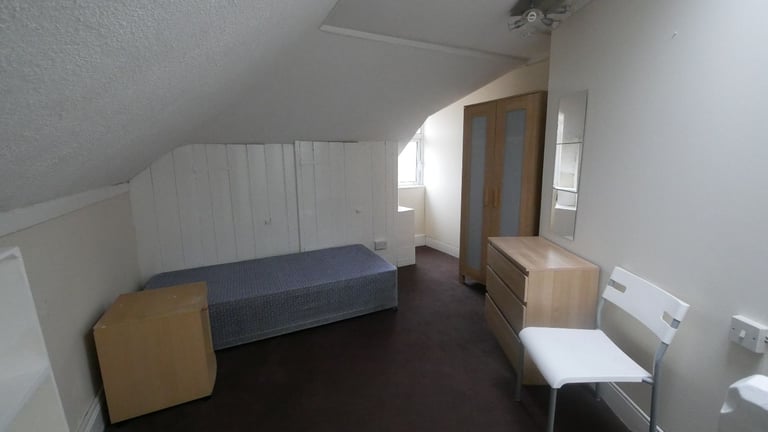 Double room to let in Windham rd. Springbourne. 