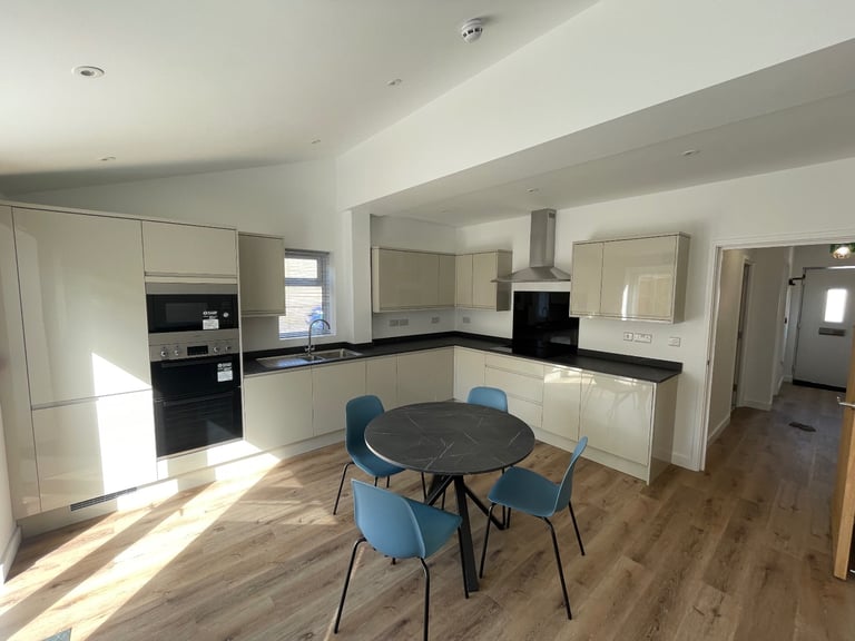 Double rooms in a new-build shared house for rent, bills included!