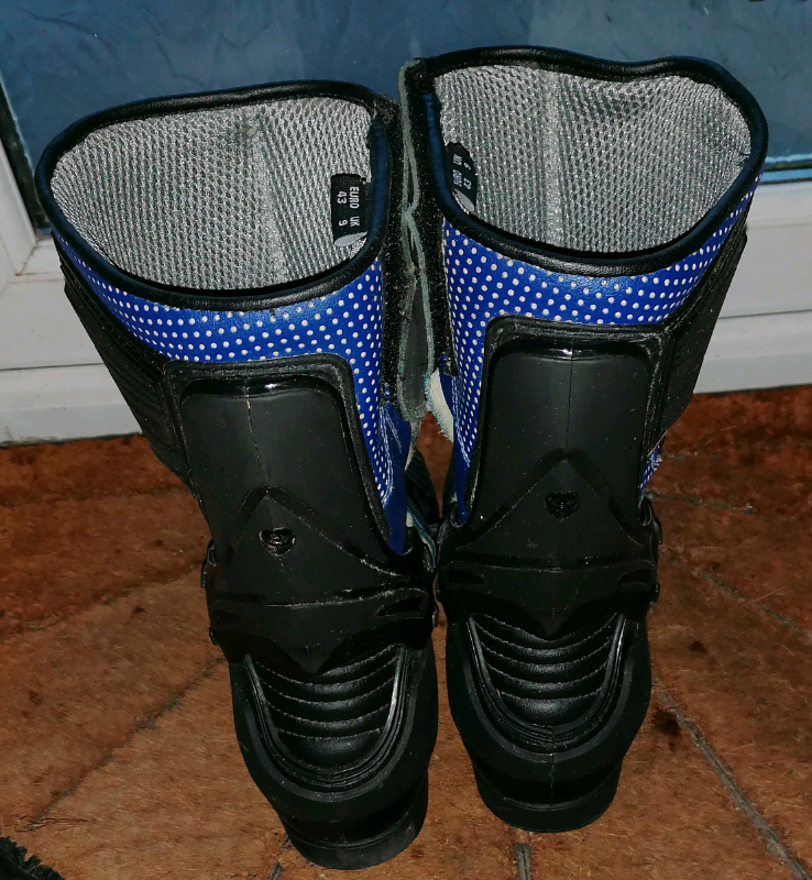 Motorbike boots brand new size 9 (for a size 8)