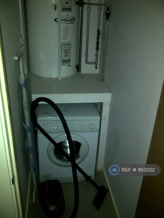 1 bedroom flat in Blantyre Street, Manchester, M15 (1 bed) (#953022)