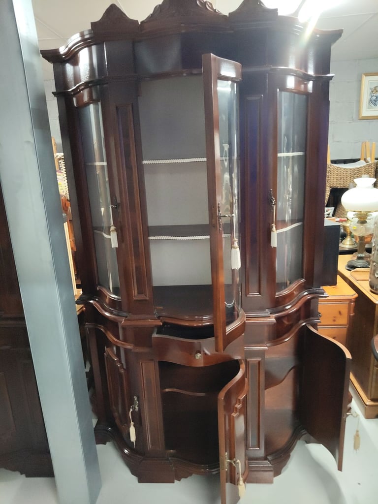 Italian display cabinet 