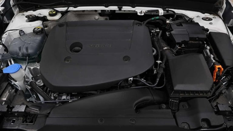 2024 Volvo XC40 Plus, B3 Mild hybrid, Petrol, Dark ESTATE Petrol/Electric Hybrid Automatic