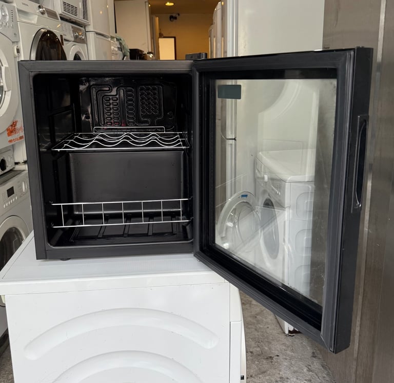 POLAR CE202 TABLE TOP NICE WINE COOLER WITH WARRANTY   