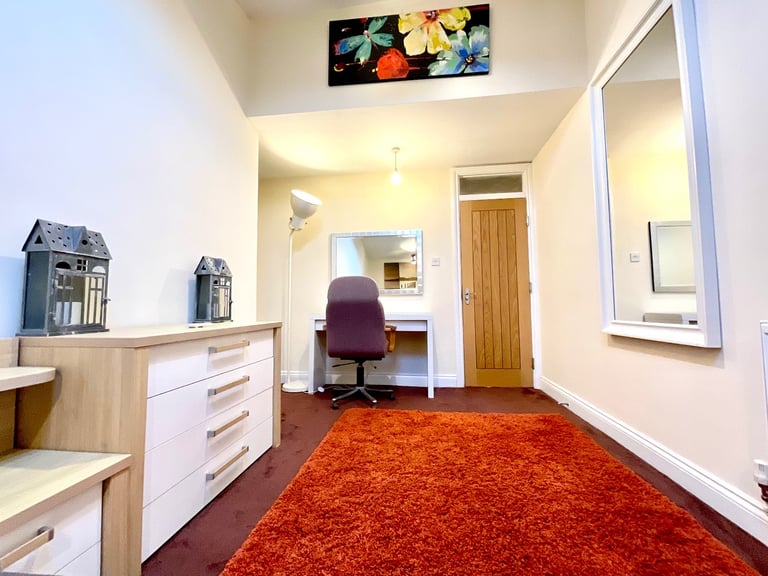 Large 2 bedrooms flat ( CF116AH ) 