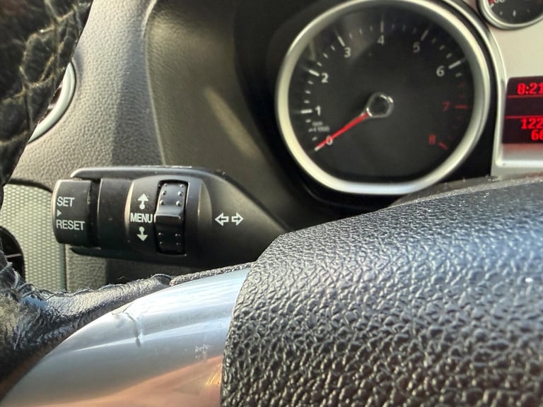 2010 Ford Focus 1.6 Titanium 5dr Auto HATCHBACK PETROL Automatic