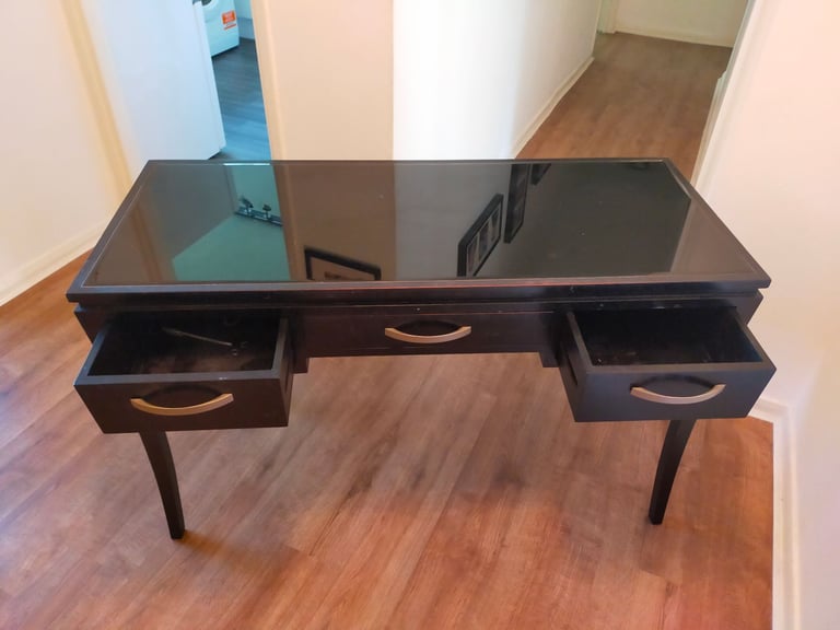 Bedroom dressing table 