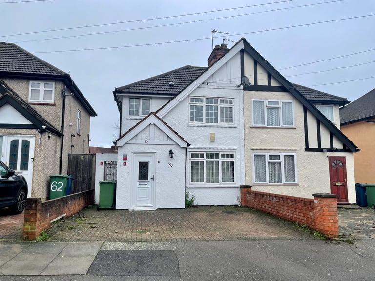  2 Bedroom + Box Study Room House Drive Way For Rent - Clewer Crescent, Harrow Wealdstone, HA3 5PZ
