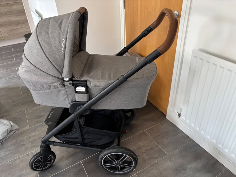 Nuna Mixx Next bassinet and stroller