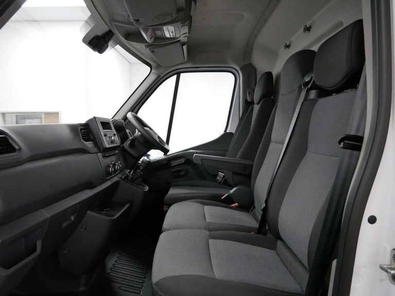 71 RENAULT MASTER 2.3 DCI 135 BHP L2 H2 MEDIUM BUSINESS + ( AIR CON )