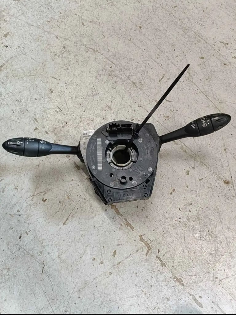 Breaking a Mini R56 1.6 petrol midnight black