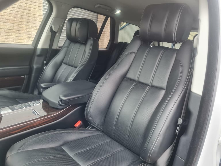 Land Rover Range Rover vogue SE AUTO 3.0 TDV6 Black pack FSH WITH LAND ROVER 