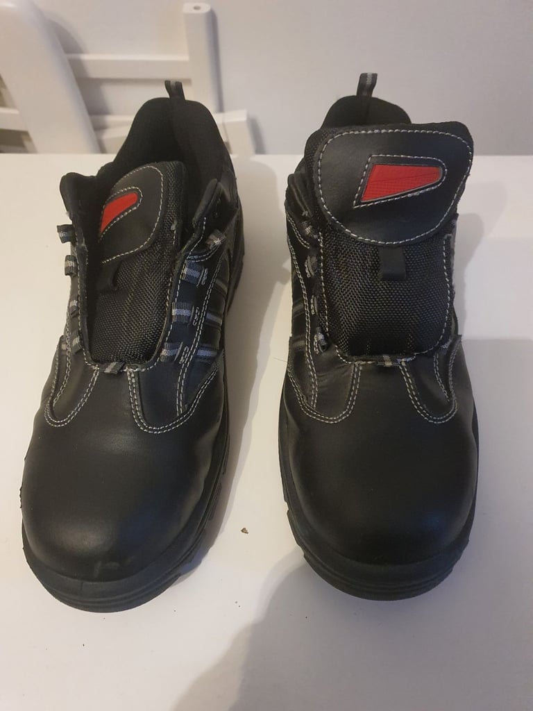 Safety boots 11uk 