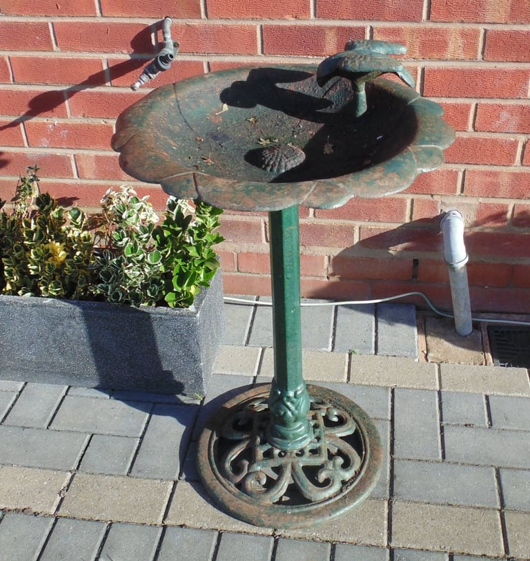 image for (#1328) garden cast iron bird bath  (Pick up only, Dy4 area)