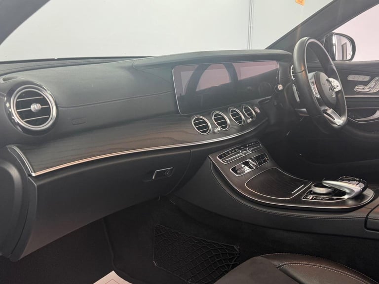 MERCEDES-BENZ E CLASS 2.0 E300d AMG Line Night Edition (Premium Plus) G-Tronic+