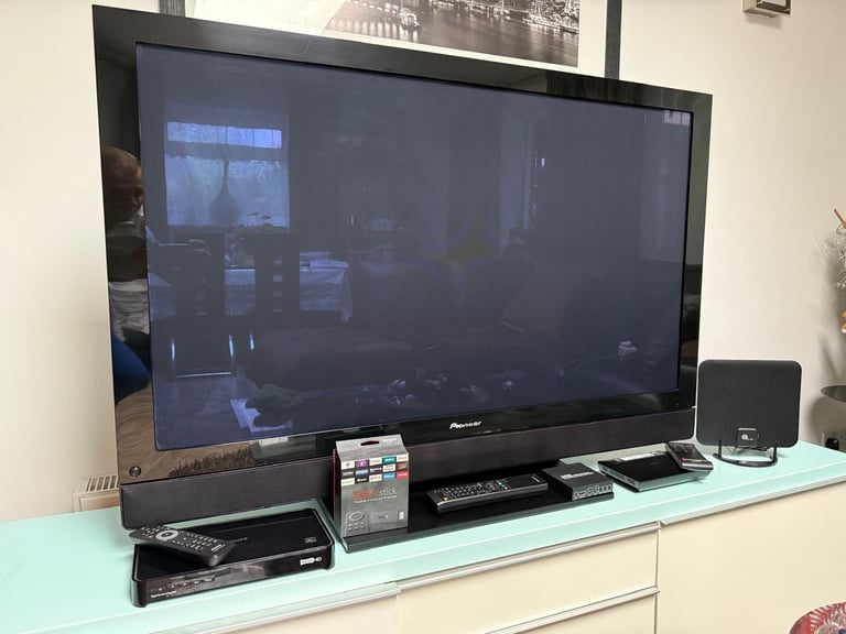 Pioneer 50in HD Ready Plasma TV Package with accessories in immaculate condition 
