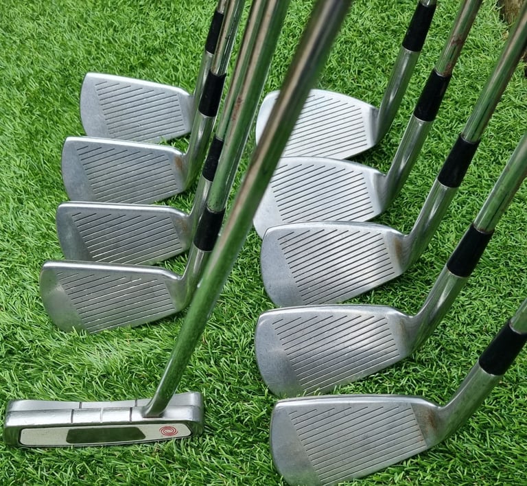 Taylor Made, Mizuno, Odyssey, R320 driver, Fli-Hi hybrid, Odyssey putter, stand-bag & MORE 
