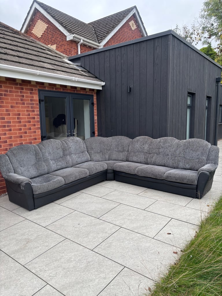 LARGE GREY AND BLACK CORNER SOFA (CAN DELIVER)