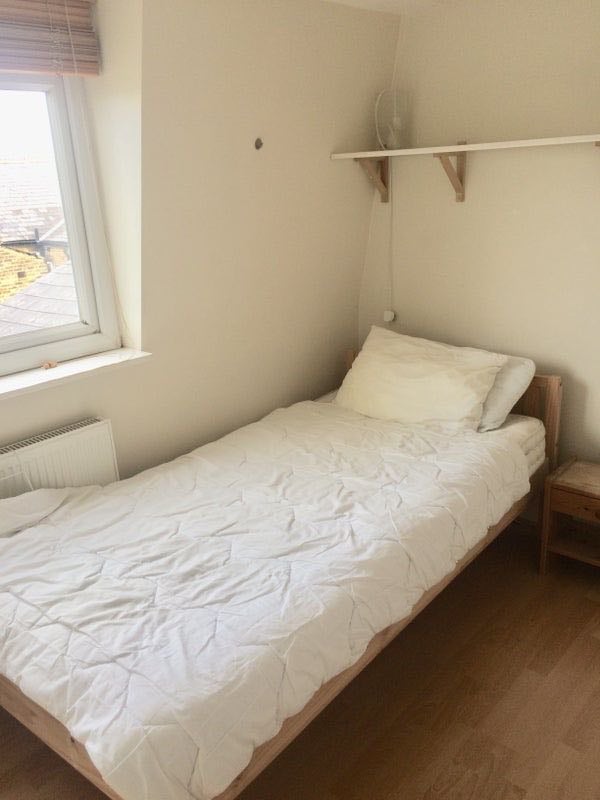 Room with single bed in Fulham