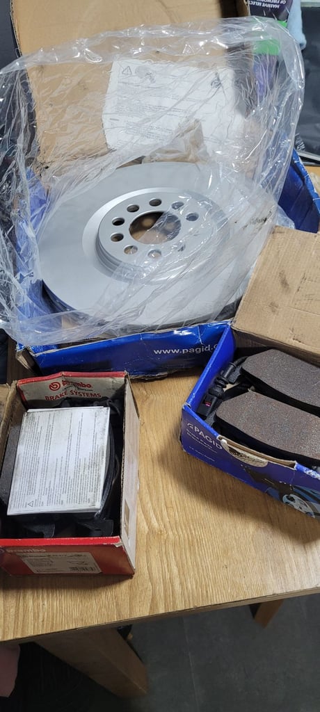 image for New brake discs and pads for volkwagon