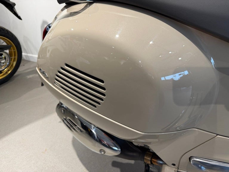 2024 VESPA GTS 300 HPE, '24 Plate with 967 miles