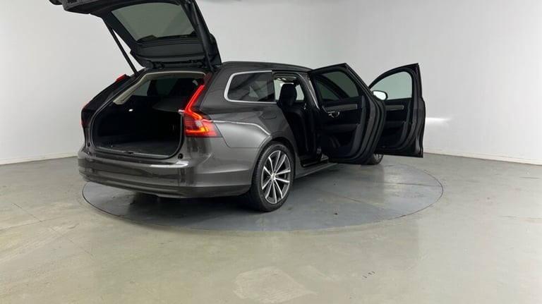 2021 Volvo V90 Momentum, B4 mild hybrid Estate Petrol Automatic