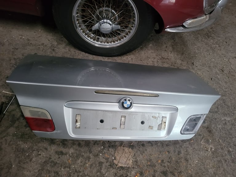 2006 BMW back silver boot complete.