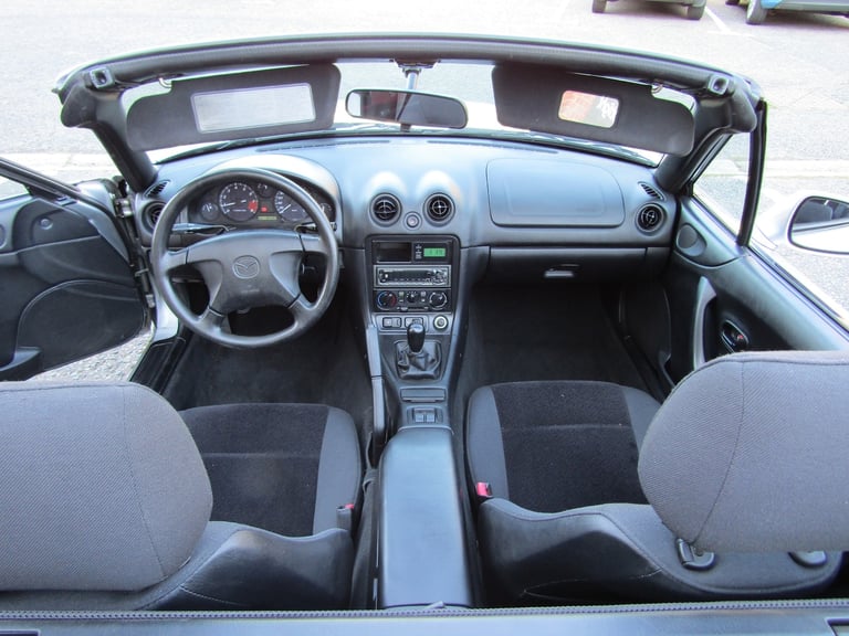  Mazda MX-5 1.6 ROADSTER 2DR MANUAL CONVERTIBLE LEFT HAND DRIVE Sports Petrol Manual