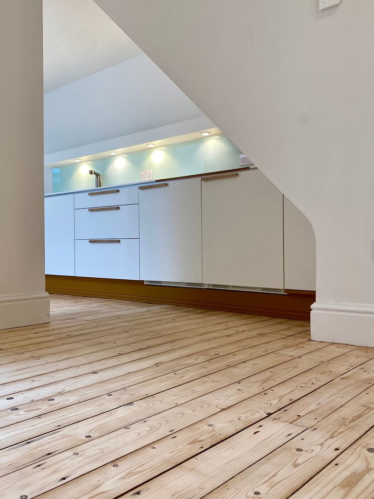 Stunning 2 Bed Garden Apartment - With Private Landlord 