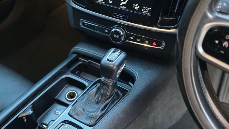 VOLVO S90 2.0 D4 Momentum Auto Euro 6 (s/s) 4dr 2018